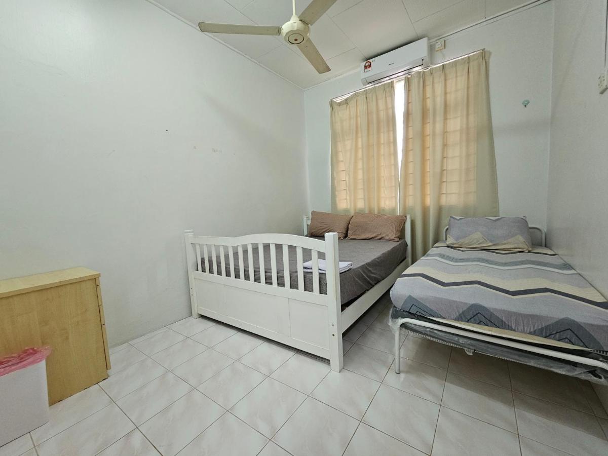 Ruhani Homestay 3 Kb - 4 Bedroom Fully Airconditioned With Wifi & Netflix Kota Bharu Buitenkant foto