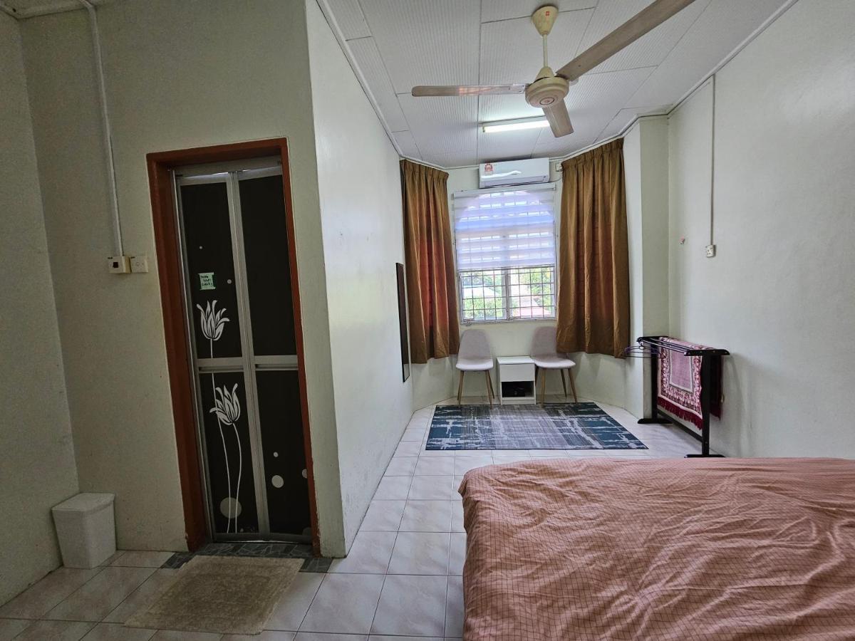 Ruhani Homestay 3 Kb - 4 Bedroom Fully Airconditioned With Wifi & Netflix Kota Bharu Buitenkant foto